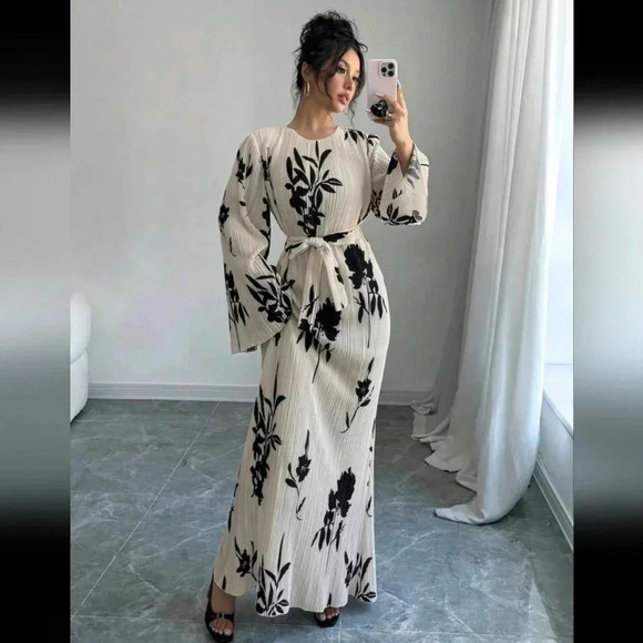 Women's Autumn/Winter Elegant Pleated Fabric Flared Long Sleeve Dress - Picture 1 of 6